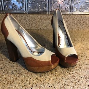 Gianni Bini NEW NEVER WORN heels. Size 6